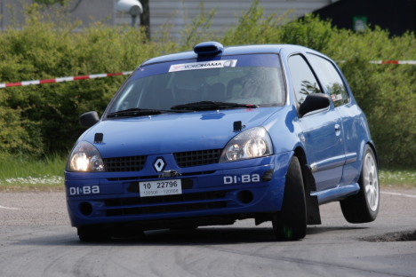 Henrik Larsen og Klaus Larsen i Renault Clio.
(Foto: Motorsporten.dk)